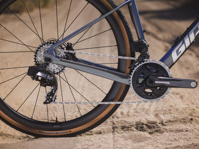 Giant Revolt Advanced Pro 0 click to zoom image