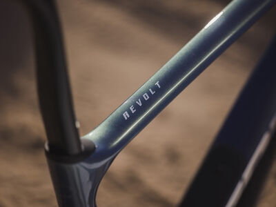 Giant Revolt Advanced Pro 0 click to zoom image